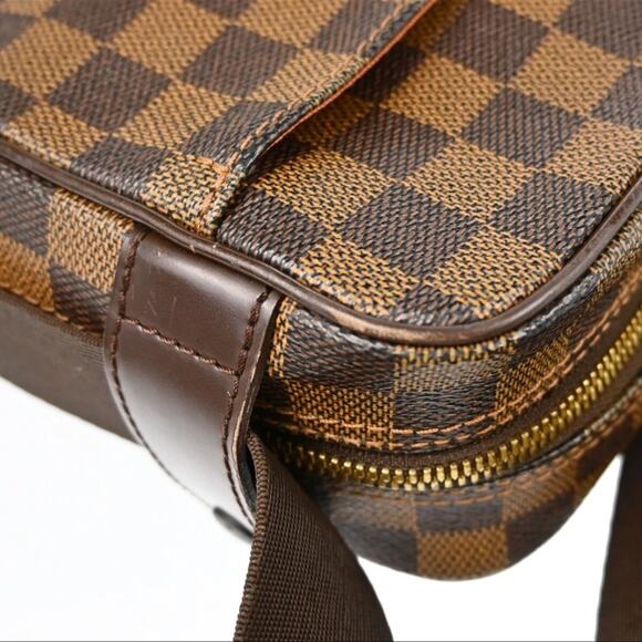Authentic Louis Vuitton Damier Olaf PM Shoulder Bag MI1024 - Picture 4 of 10